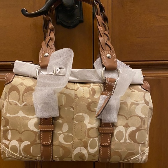 COACH signature satchel bag. NWT!!